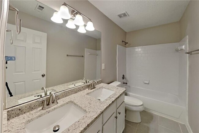 Building Photo - 596 Lullingstone Dr SE
