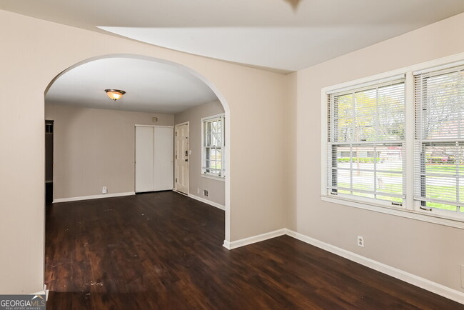 Building Photo - 5509 Joeclay Dr