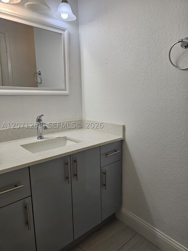 Building Photo - 10440 SW 156th Ct