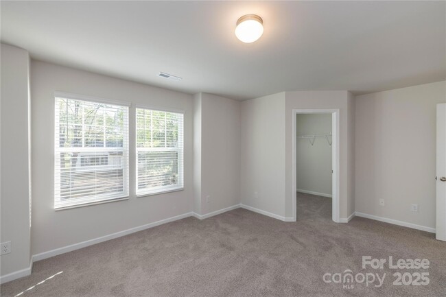 Building Photo - 146 S Bell Ave