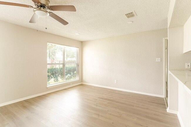 Building Photo - 19414 Leafwood Ln