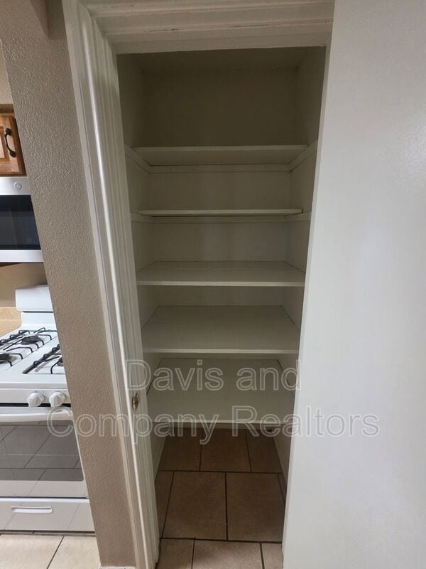 Building Photo - 707 Devonian Dr