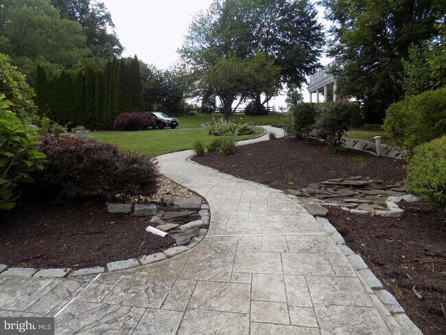 Building Photo - 313 Glenville Rd