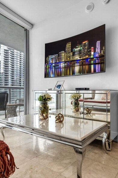 Building Photo - 485 Brickell Ave