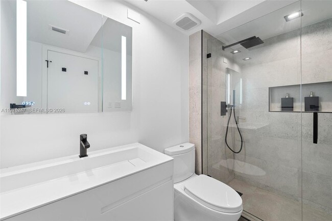 Building Photo - 400 South Pointe Dr