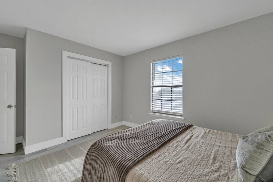 Building Photo - 312 Bream Ave