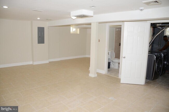 Building Photo - 6118 Tammy Dr