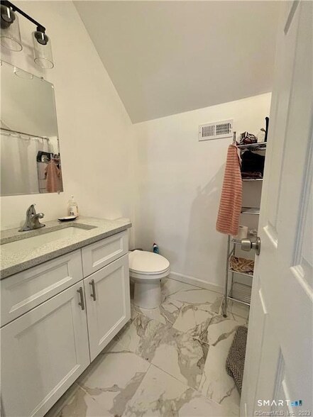 Building Photo - 84 Lawrence St