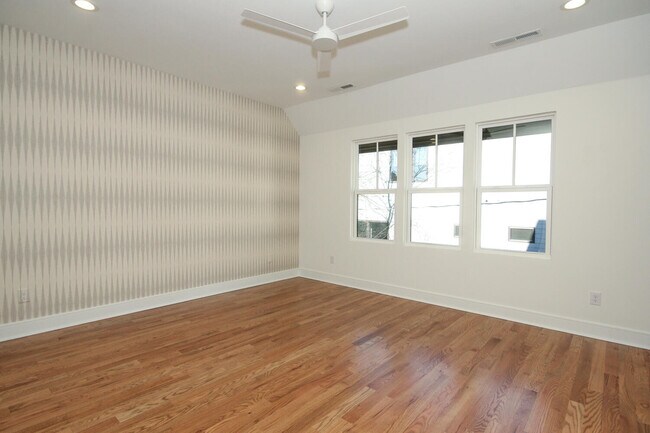 Building Photo - 1110 Greenleaf Ave