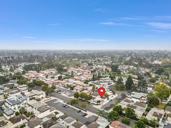 Building Photo - "Rare Single-Story Remodel: Modern 3BR End-Unit in University Park