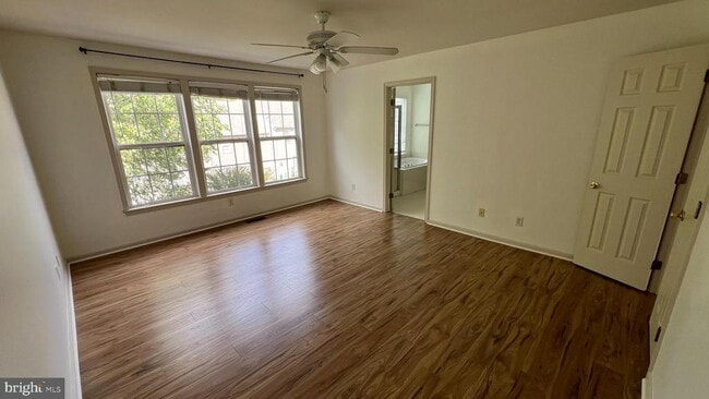 Building Photo - 822 W Boxborough Dr