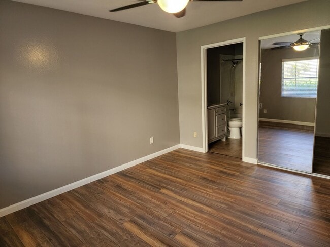 Building Photo - Eastlake Gem