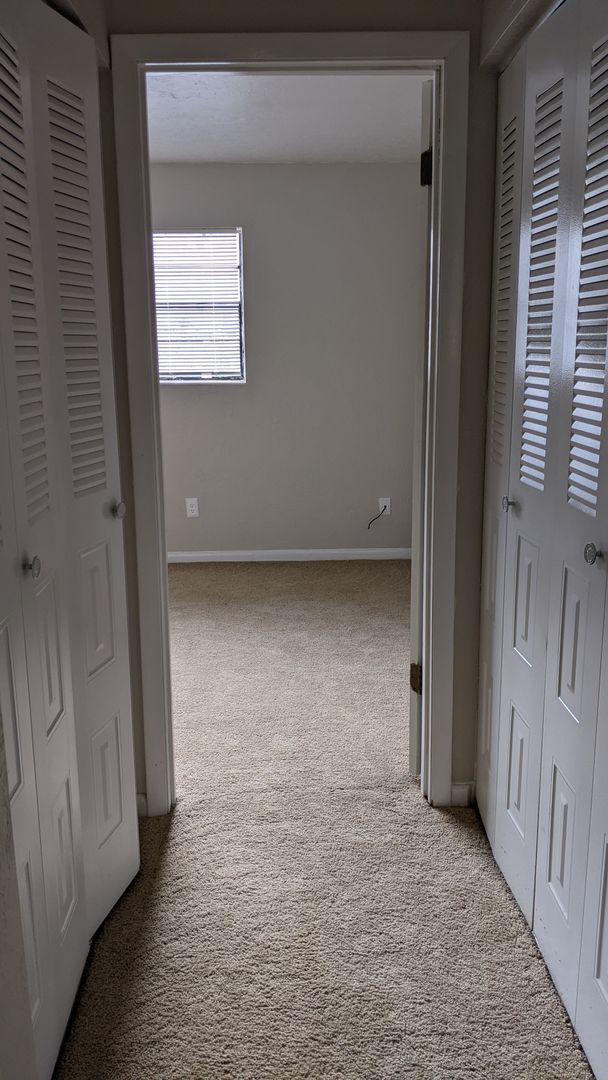 Building Photo - Linton Oaks Townhouse