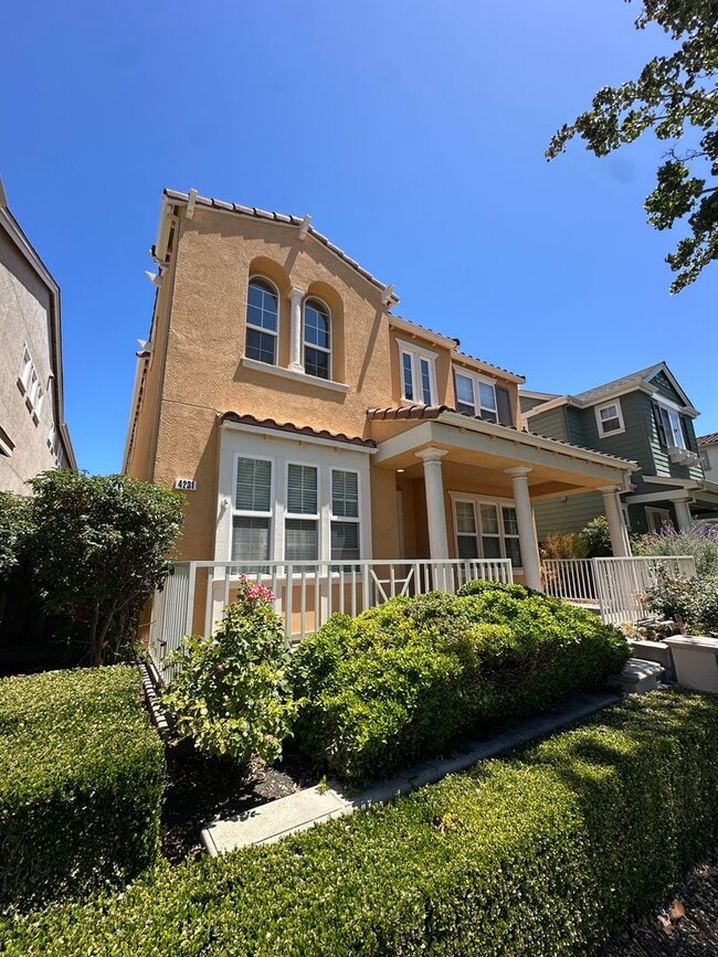 Building Photo - PALATIAL HOME WITH THREE-CAR GARAGE ONE OF RIVERMARK’S FINEST FLOORPLANS