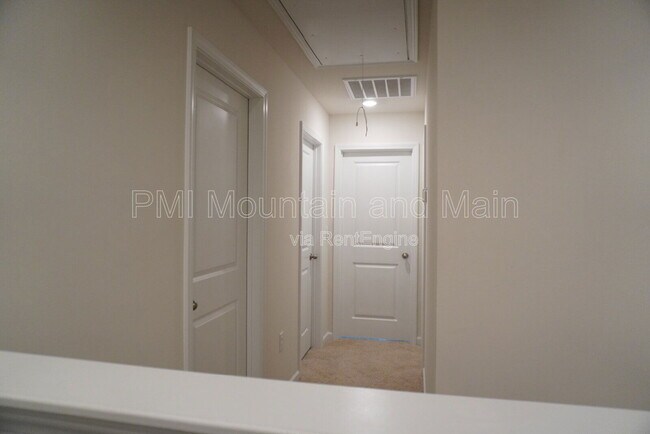 Building Photo - 210 Creekview Rd