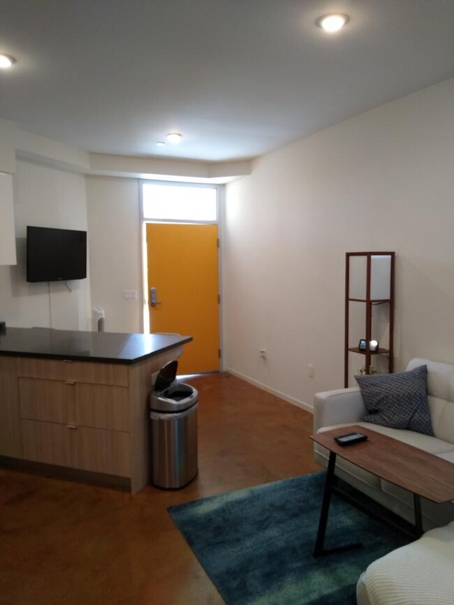 Building Photo - 1 bedroom in Los Angeles CA 90057