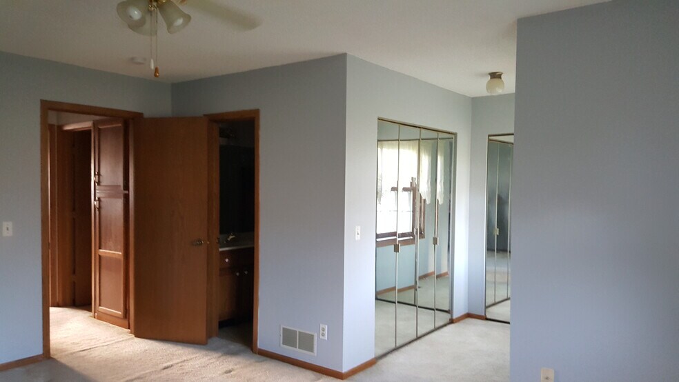 Building Photo - 4159 Maureen Dr NE