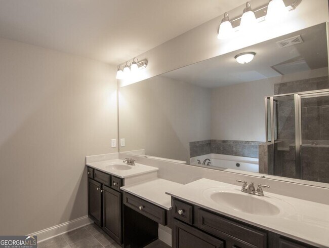 Building Photo - 2006 Wheylon CT