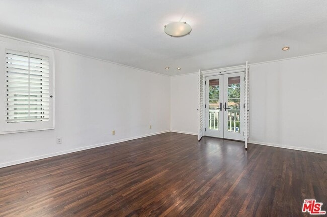 Building Photo - 1304 San Vicente Blvd