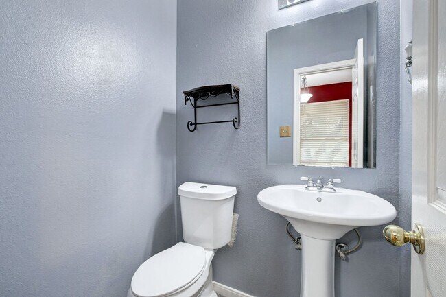 Building Photo - ***APPLICATION CURRENTLY UNDER REVIEW***MO...