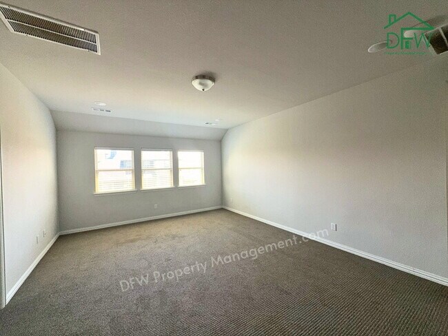 Building Photo - 4BR/3BA, 3,220 Sq Ft - Island Kitchen, Large Fenced Yard, Covered Patio