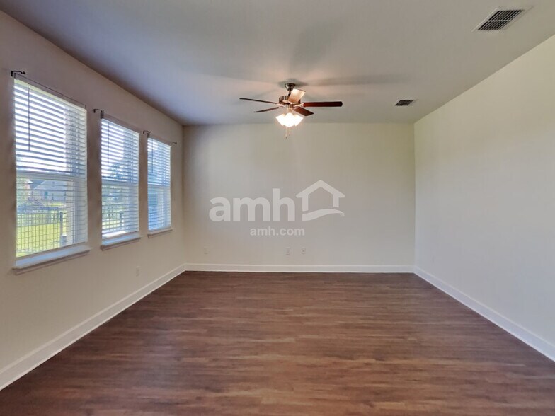 Building Photo - 33923 Night Lily Dr