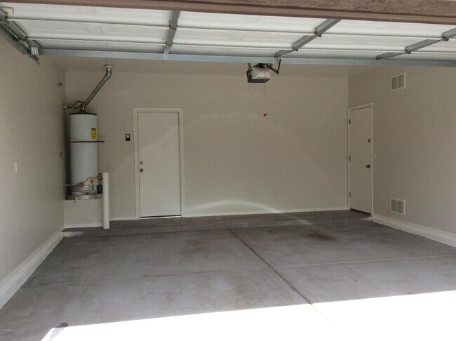 Building Photo - 44812 Paraiso Ln