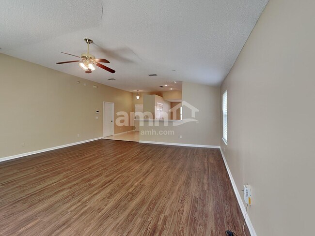 Building Photo - 800 S Edenbridge Way