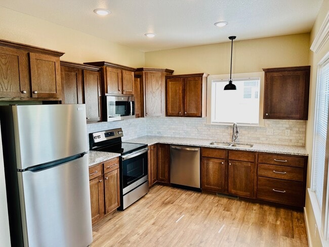 Building Photo - 219 Silverleaf Ln