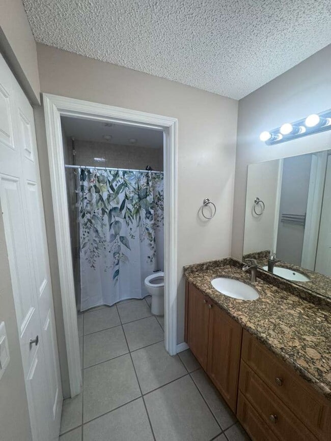 Building Photo - 3421 Winkler Ave