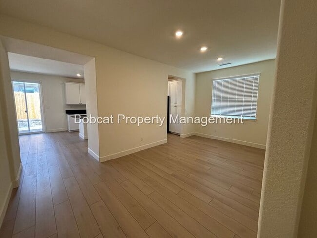 Building Photo - 1484 W Sunset Way