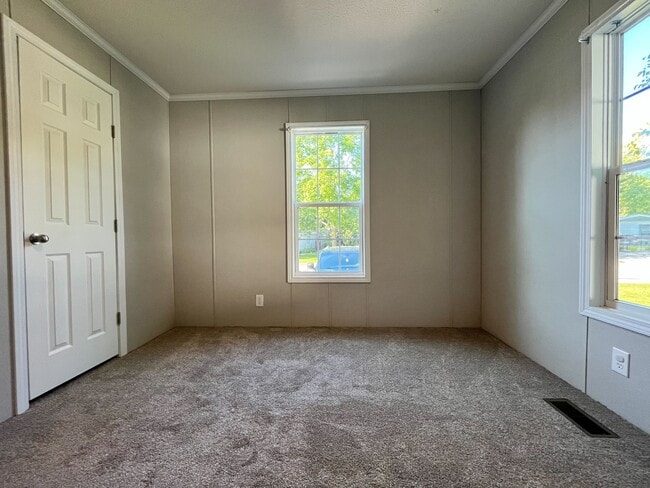 Building Photo - 1607 Delaware Dr