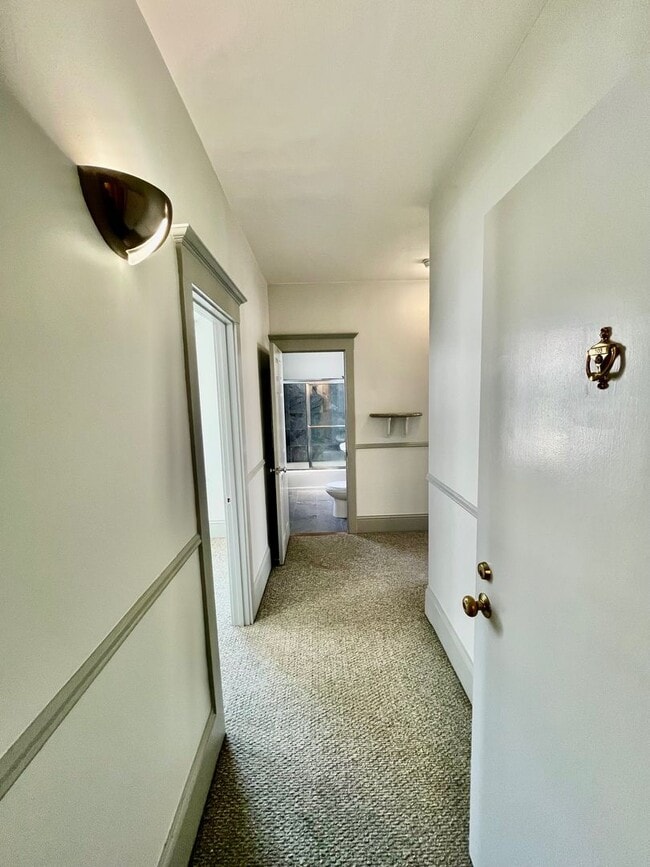 Building Photo - Luxurious Condo Living in Prime Cow Hollow...