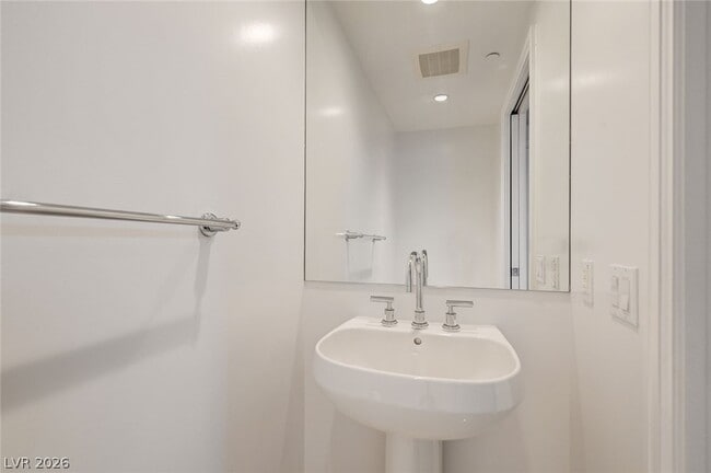 Building Photo - 322 Karen Ave