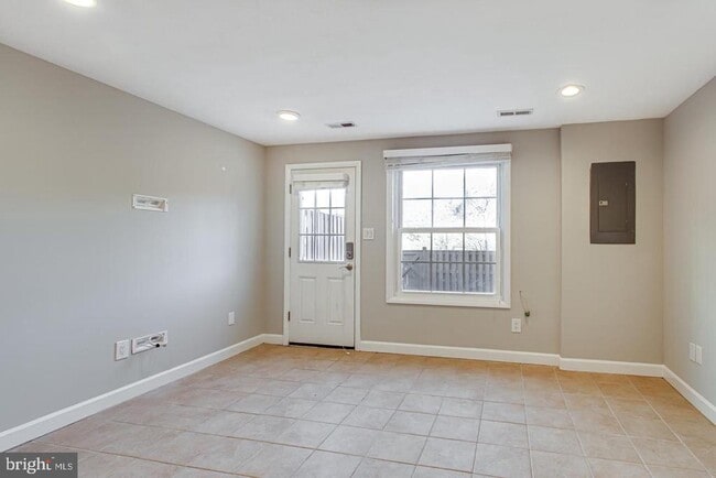 Building Photo - 1619 10th St S