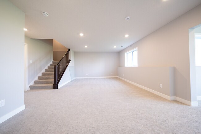 Building Photo - 14306 Acer Ave