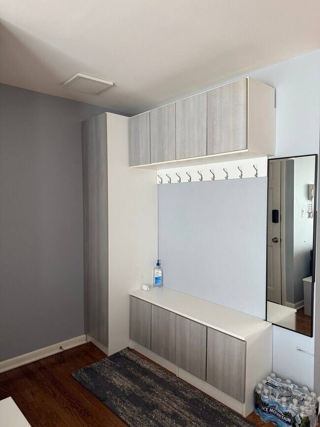 Building Photo - 1710 Dempster St