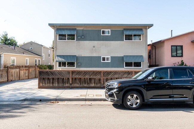 Building Photo - 2312 Bonar St