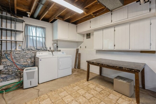 Building Photo - LEASING SPECIAL!! 2 Bed, 1.5 Bath Home in Ankeny