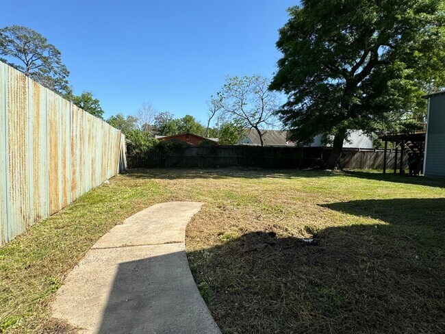 Building Photo - 8708 Lanewood Dr