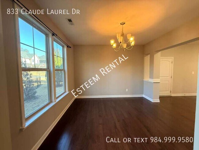 Building Photo - 833 Claude Laurel Dr