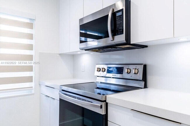 Building Photo - 5240 SW 139th Pl