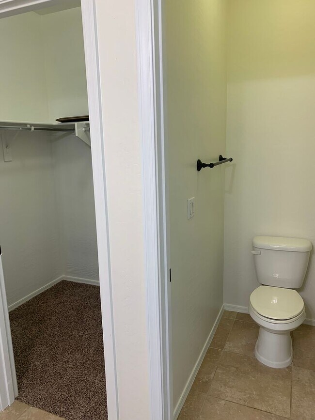 Building Photo - Beautiful 3 bedroom 2 bath condo in Power ...