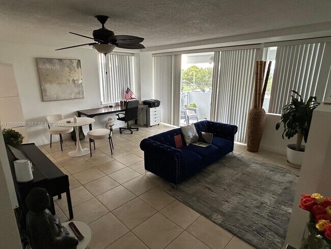 Building Photo - 7545 E Treasure Dr