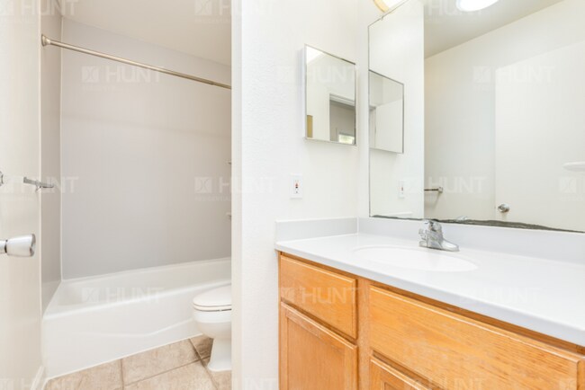 Building Photo - 2208 Kirkbride Ave