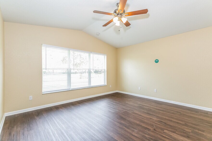 Building Photo - 2350 Meadow Oak Cir