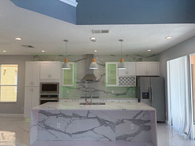 Building Photo - 2641 Emerald Island Blvd
