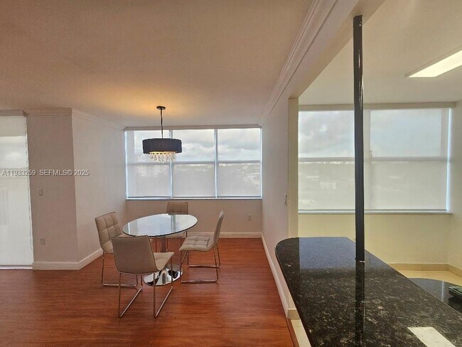 Building Photo - 1300 NE Miami Gardens Dr