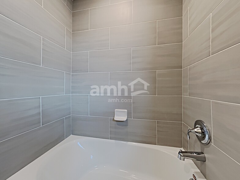 Building Photo - 132 Edge Park Trl