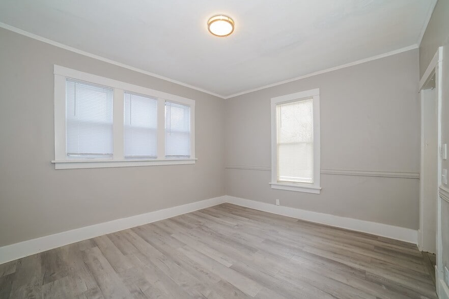 Building Photo - 1946 N Sheridan Rd